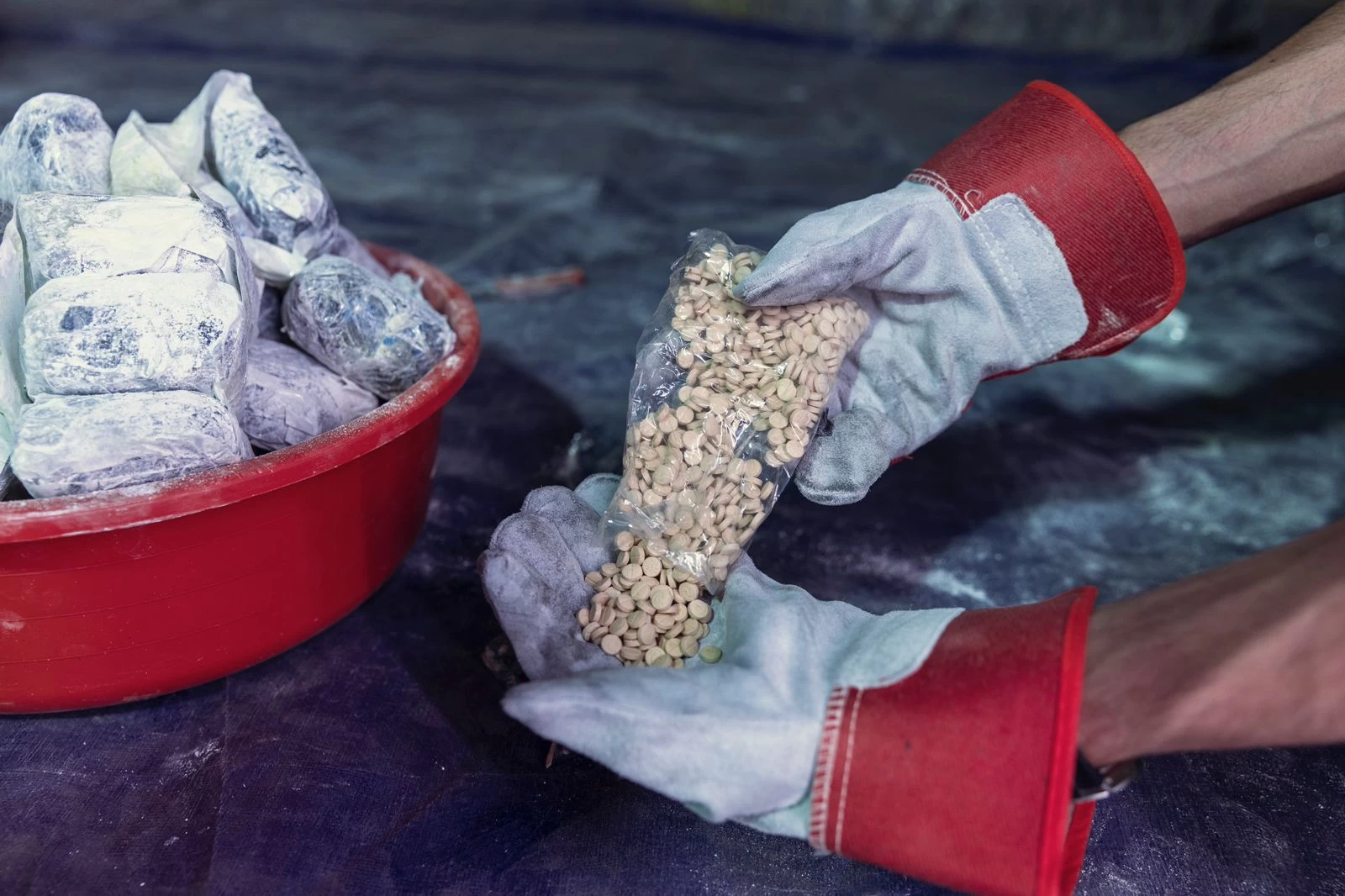 "الزكاة والضريبة والجمارك" في منفذ البطحاء تُحبط محاولة تهريب أكثر من 6,5 مليون حبة كبتاجون