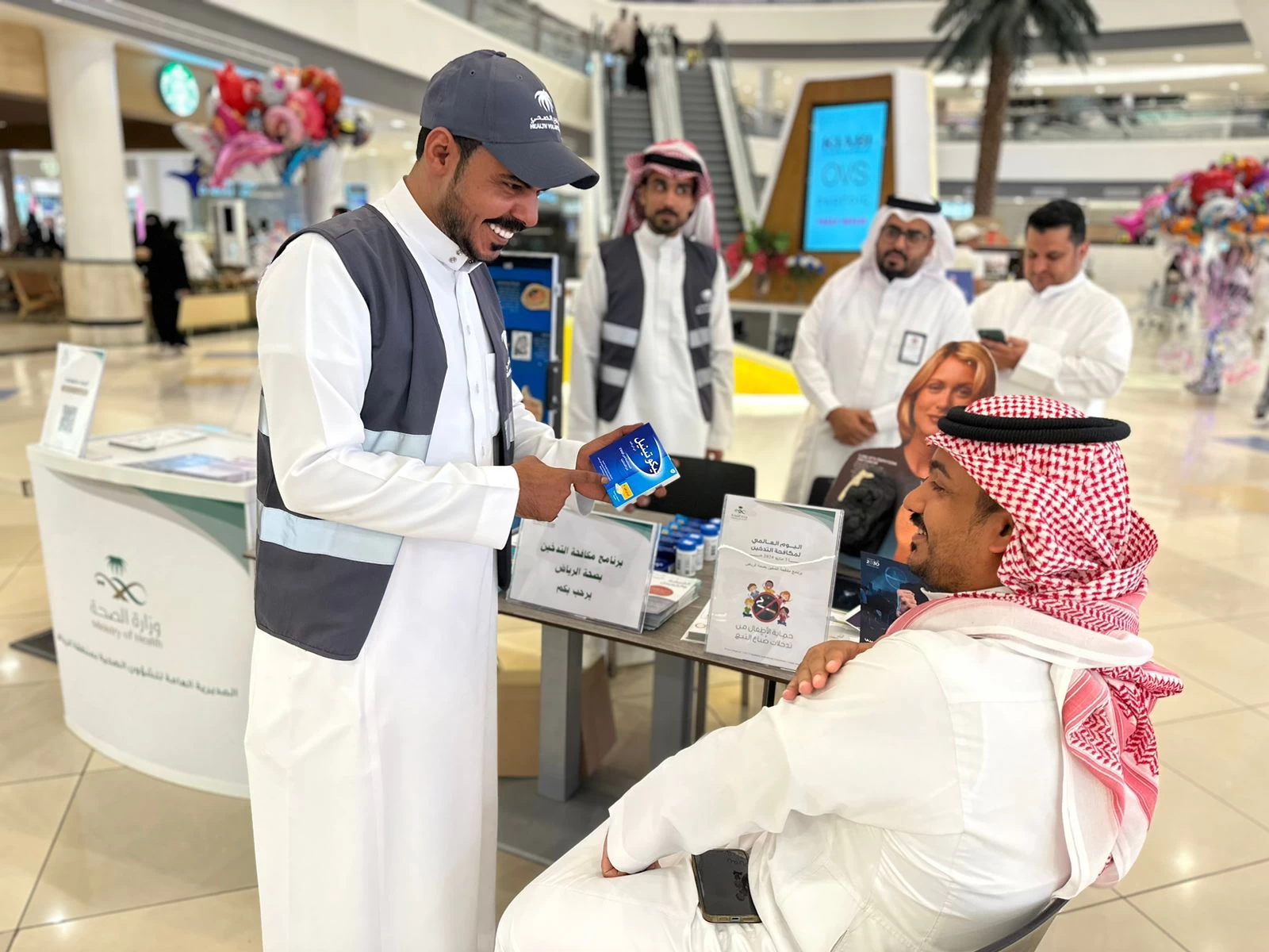 "صحة الرياض" تنفذ الحملة التوعوية في المجمعات التجارية 