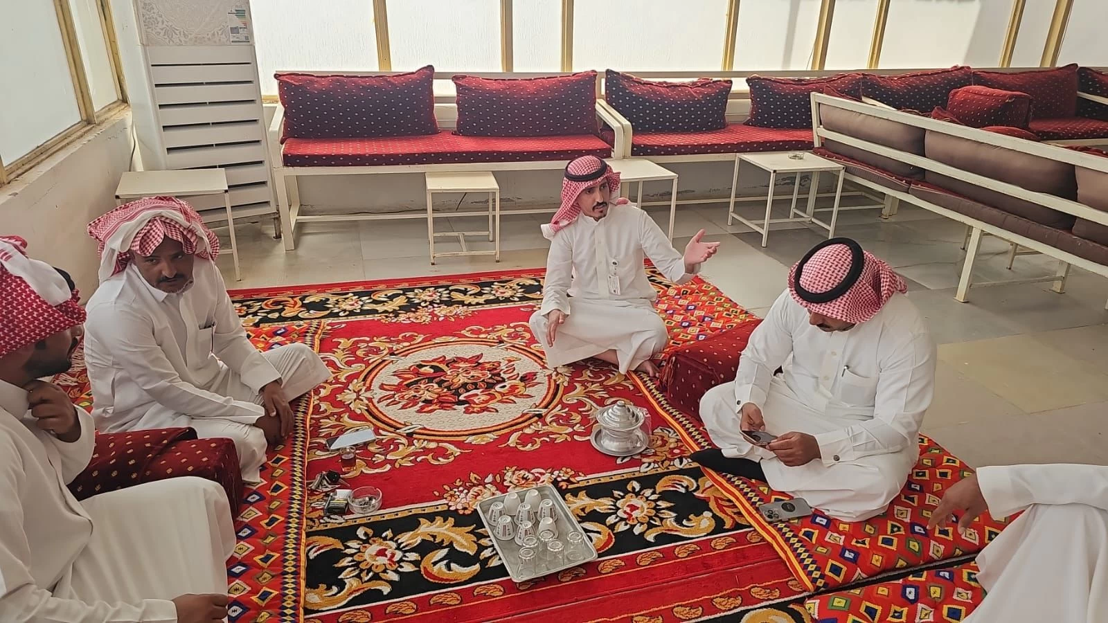 مكتب الزراعة حفرالباطن يقيم محاضرة توعوية لمربي الماشية عن فترة التحريم للأدوية واللقاحات”