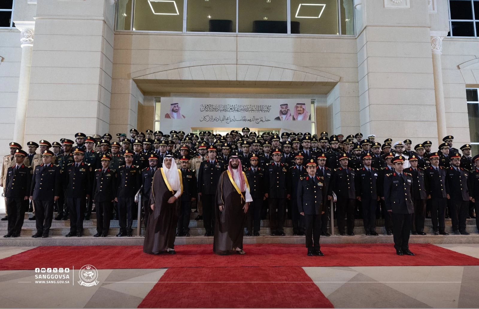 سمو وزير الحرس الوطني يرعى حفل تخريج الدورة الخامسة من برنامج القيادة والأركان للعام 1445هـ