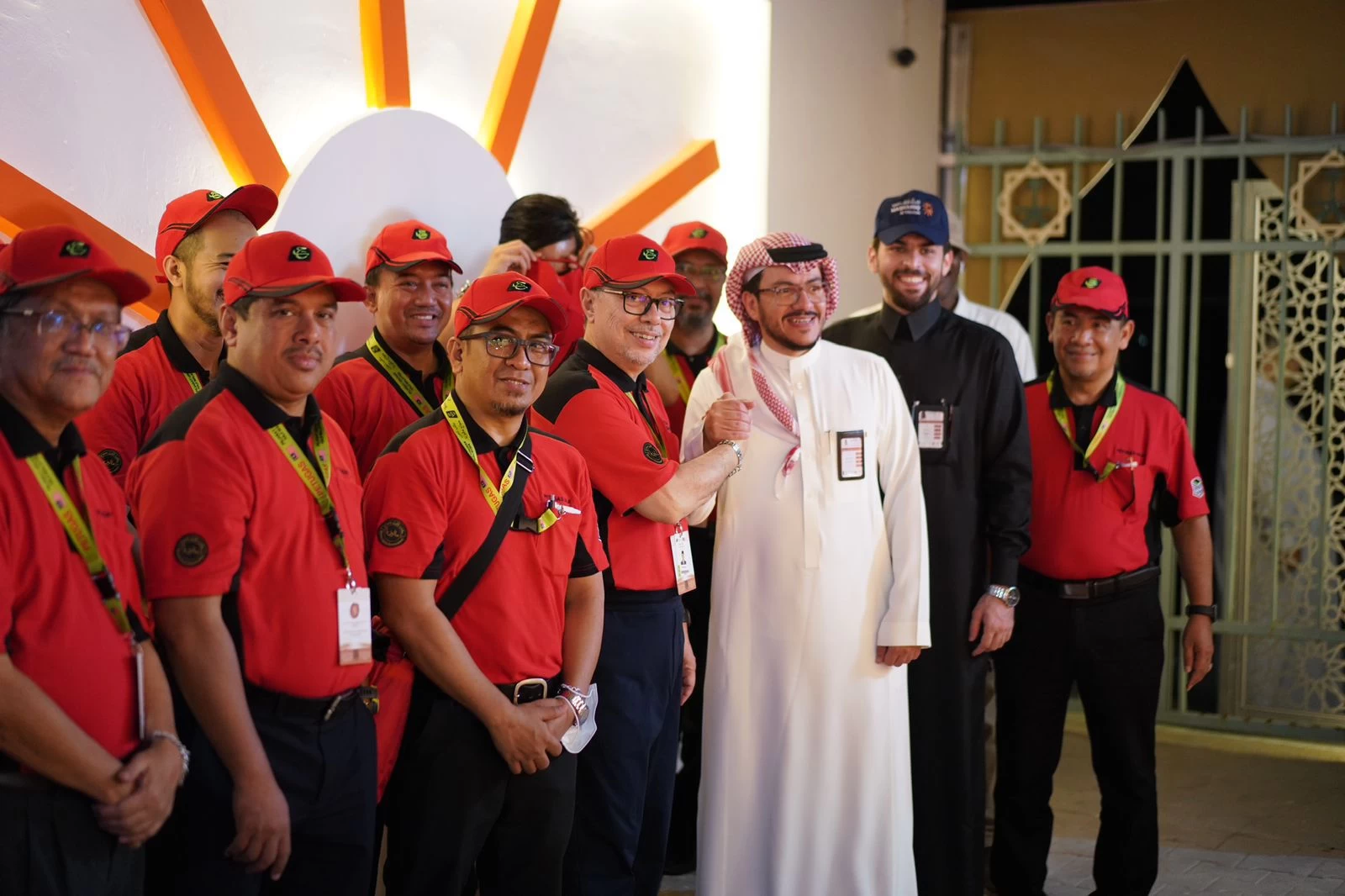 رئيس مكتب حجاج ماليزيا يزور مخيمات الحجاج ويشيد بتوفر كافة الخدمات