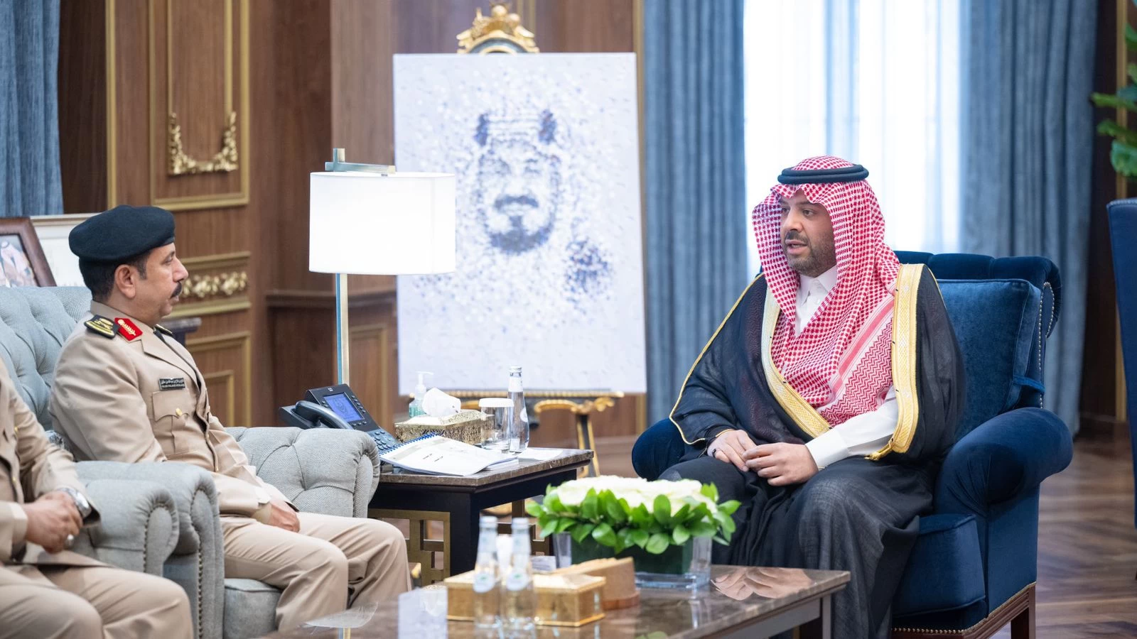 أمير الحدود الشمالية يتسلم تقريرًا عن مهام وجهود حرس الحدود بالمنطقة