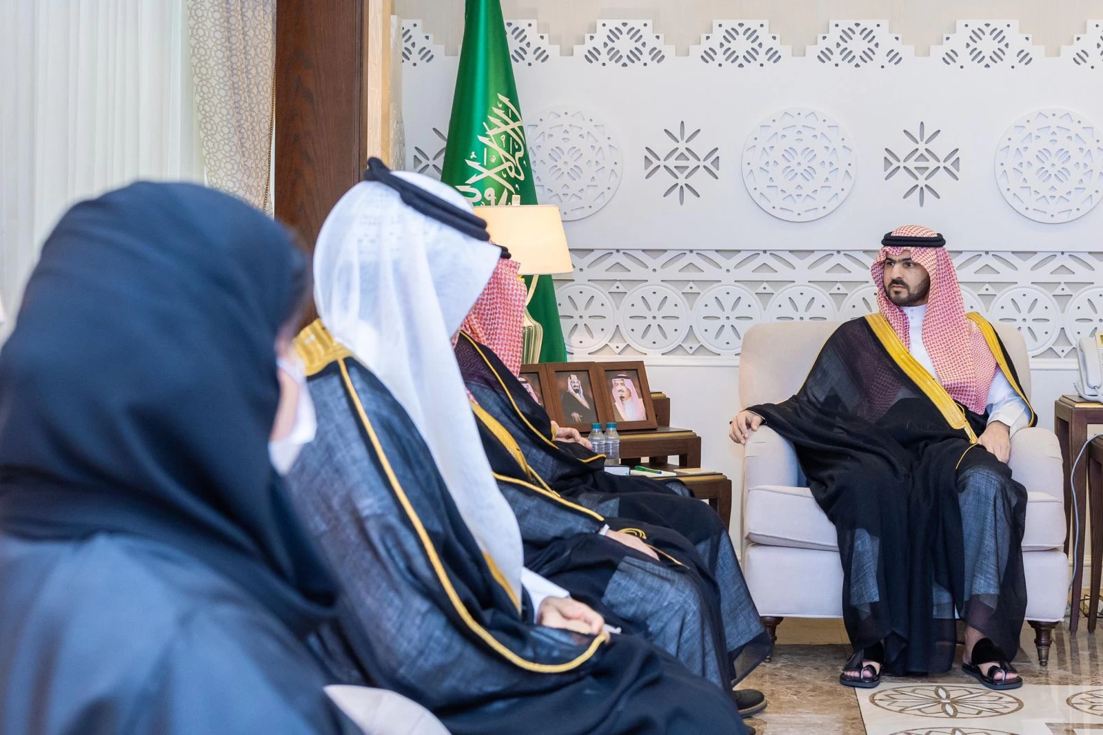 نائب أمير الشرقية يستقبل أعضاء مجلس إدارة جمعية تأثيث