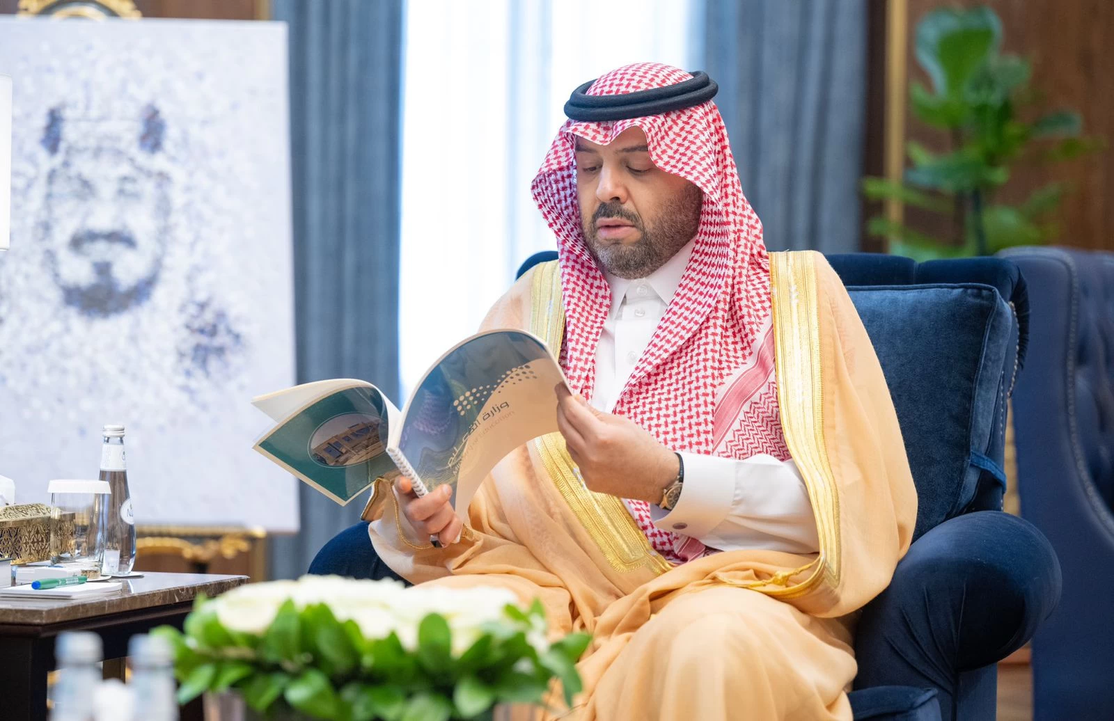 أمير الحدود الشمالية يطلع على سير الاختبارات في مدراس المنطقة