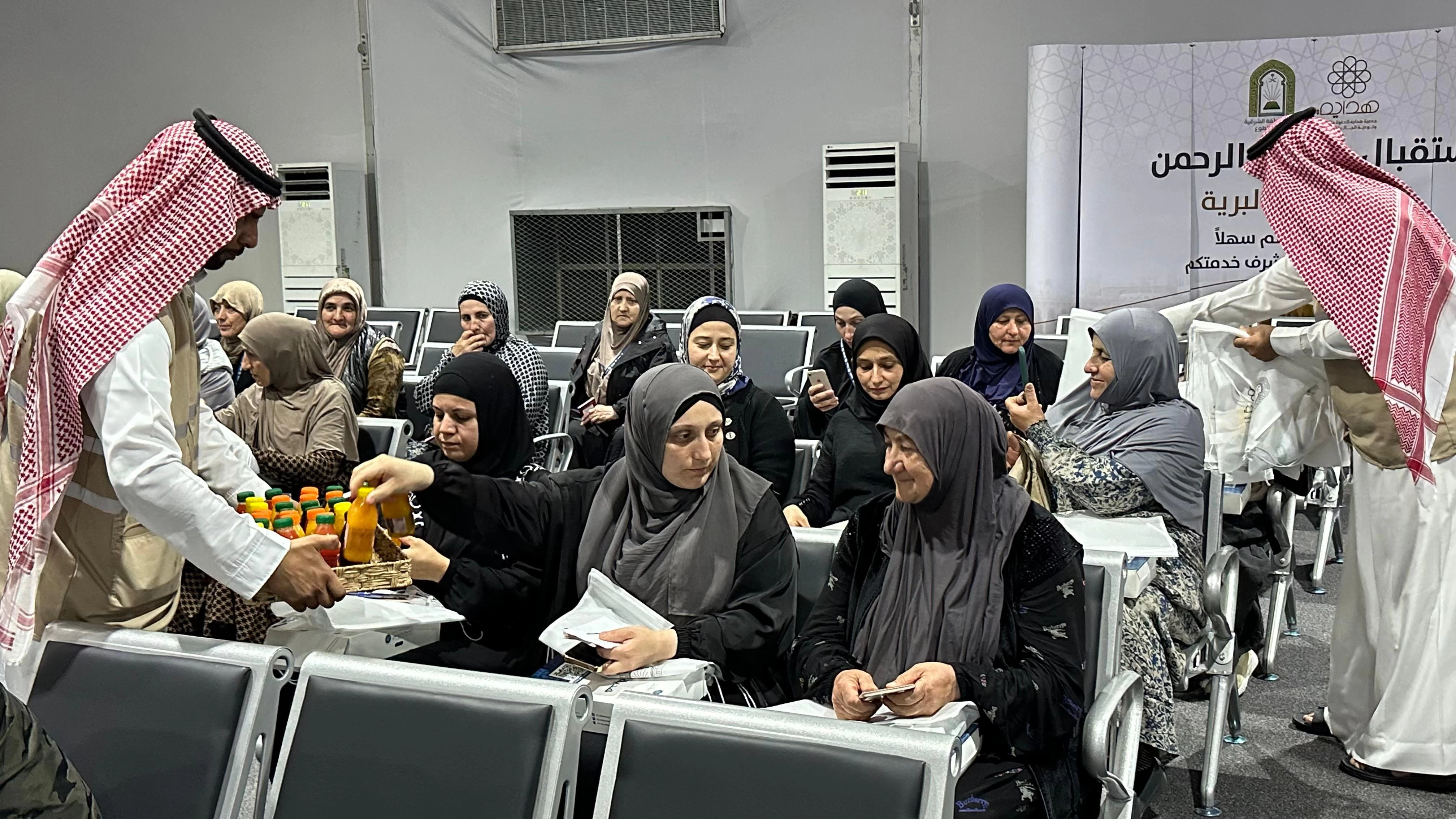 "الشؤون الإسلامية" تستقبل أكثر من 1800 حاج وحاجة عبر منفذ البطحاء منذ بدء موسم الحج