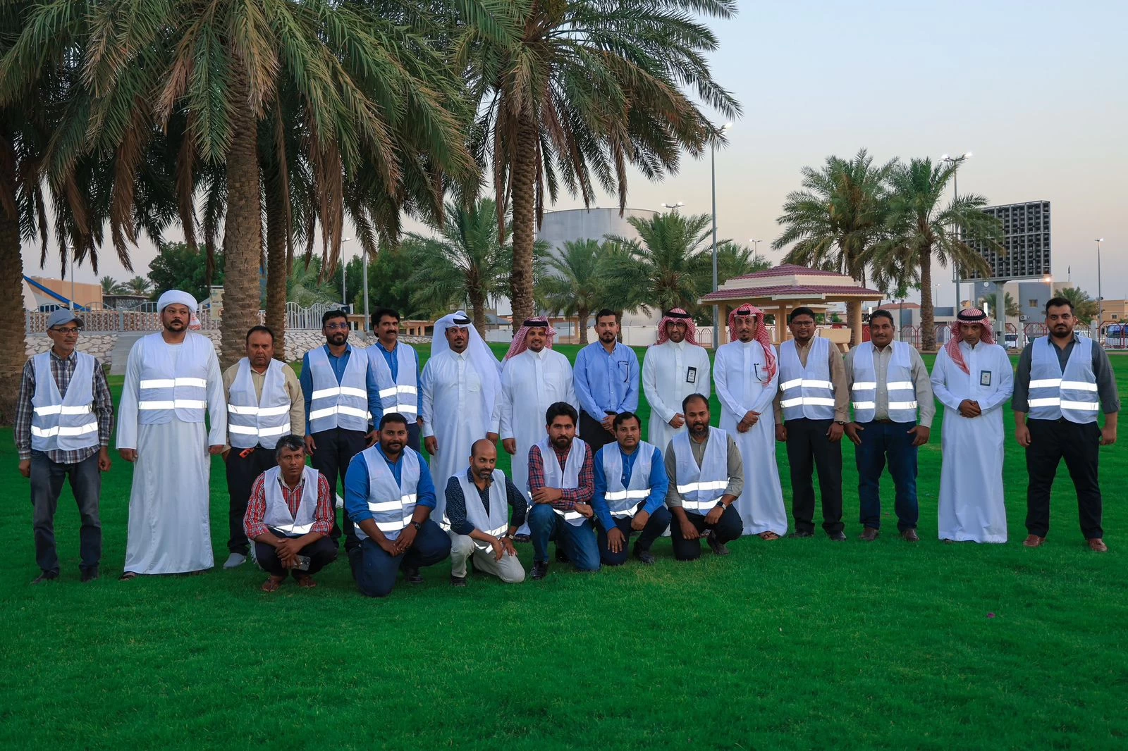 "تزامناً مع يوم البيئة العالمي بلدية محافظة بقيق تنفذ مبادرة زراعـة 200 شتلة في حديقة الخـزان"