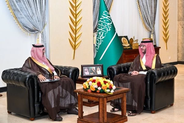 سمو محافظ الطائف يطمئن على نتائج اختبارات الطلاب 