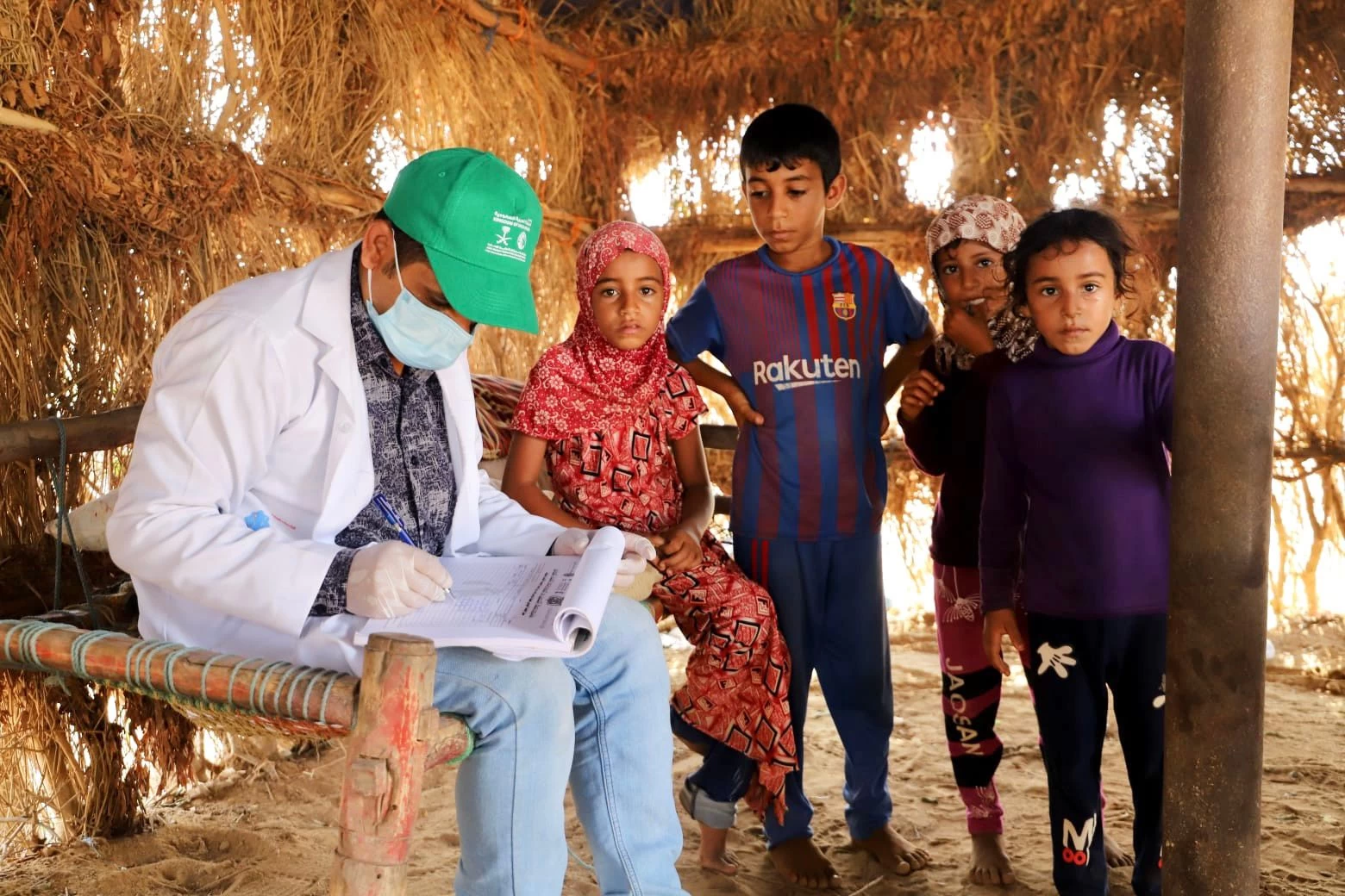 أكثر من 15 ألف مستفيد من حملة مركز الملك سلمان للإغاثة لتحصين الأطفال ضد مرض الحصبة في اليمن