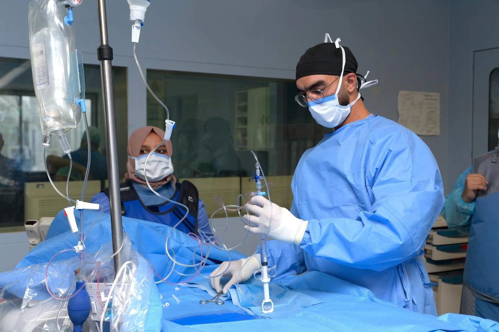 تركيب منظم لضربات القلب ينقذ حياة حاج روسي ستيني من أزمة قلبية حادة نتيجة قطع في الظفيرة الكهربائية للقلب بتجمع مكة الصحي