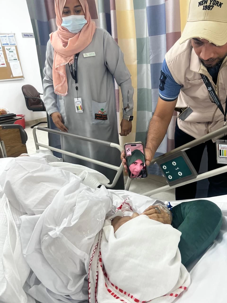 تجمع مكة المكرمة الصحي يربط الحجاج المنومين في مستشفيات المشاعر المقدسة بذويهم عن بعد  