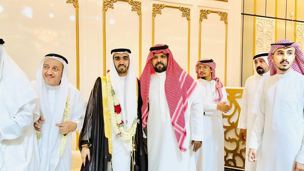 " الأحمر " يحتفل بزواجه في جازان