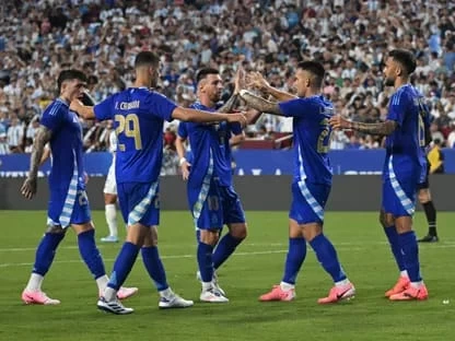 ميسي يسجل هدفين في فوز سهل للأرجنتين على غواتيمالا