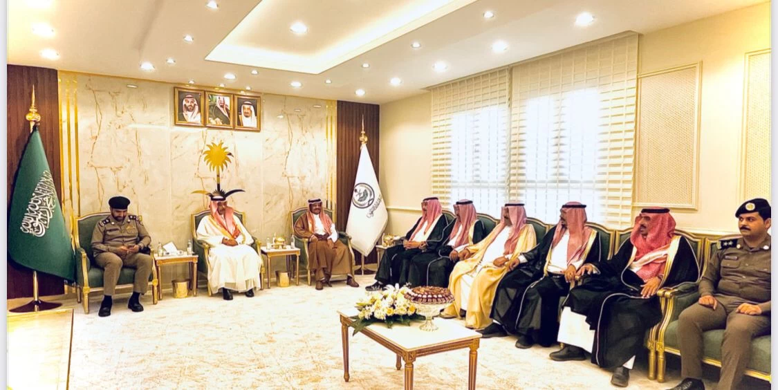 محافظ صوير يستقبل المهنئين بعيد الأضحى المبارك