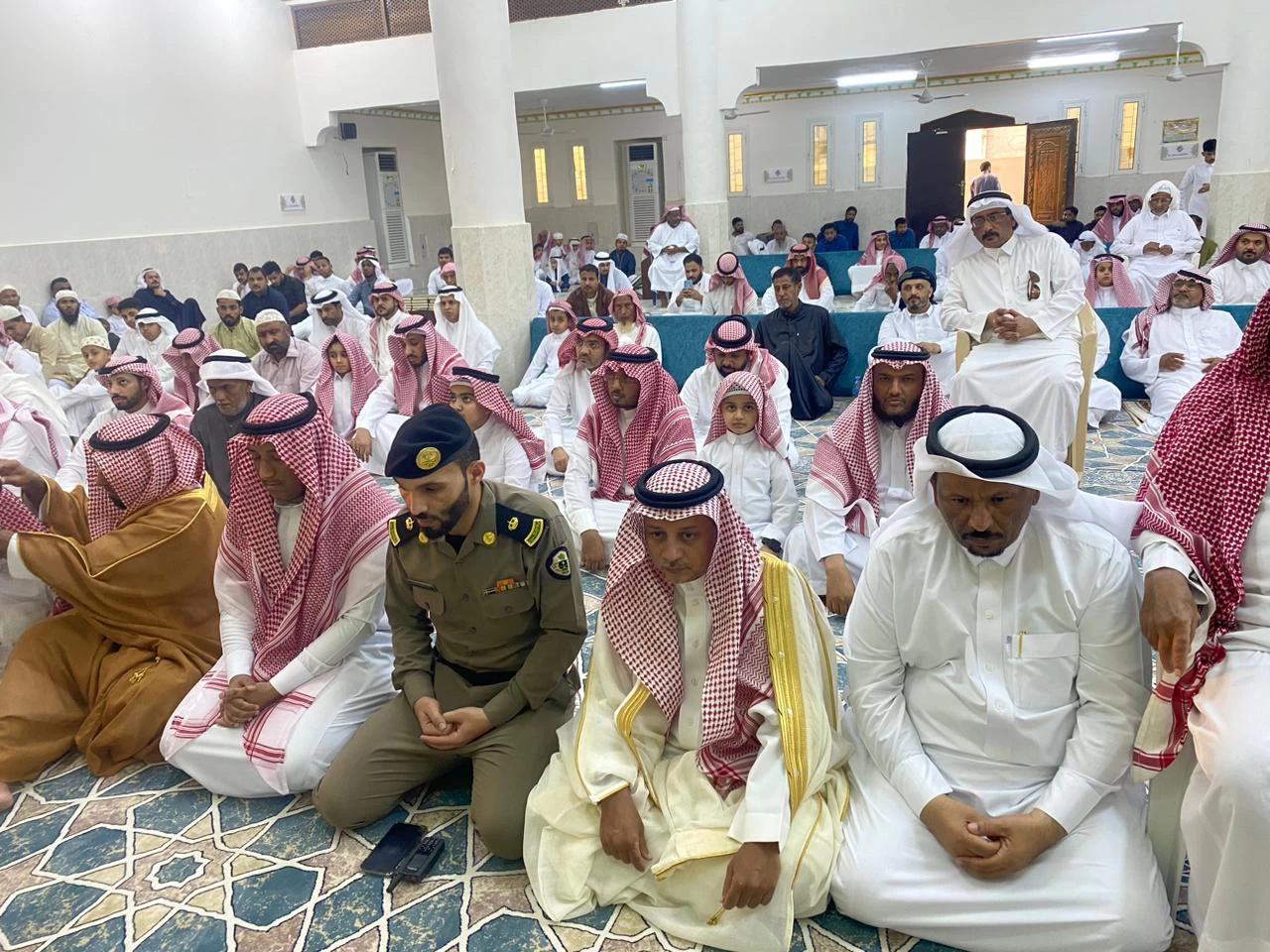 رئيس مركز الشقيري يتقدم المصلين لأداء صلاة العيد 