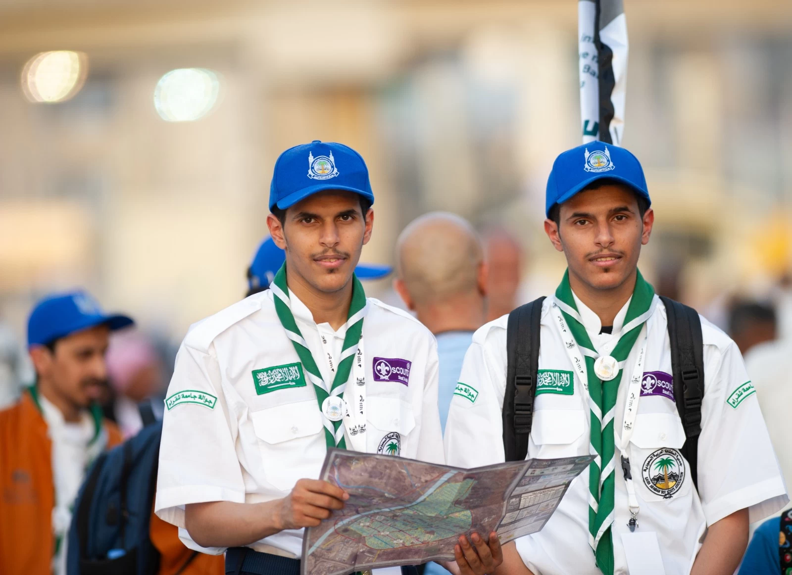 توأمان في معسكرات الكشافة يثيران استغراب الحجاج