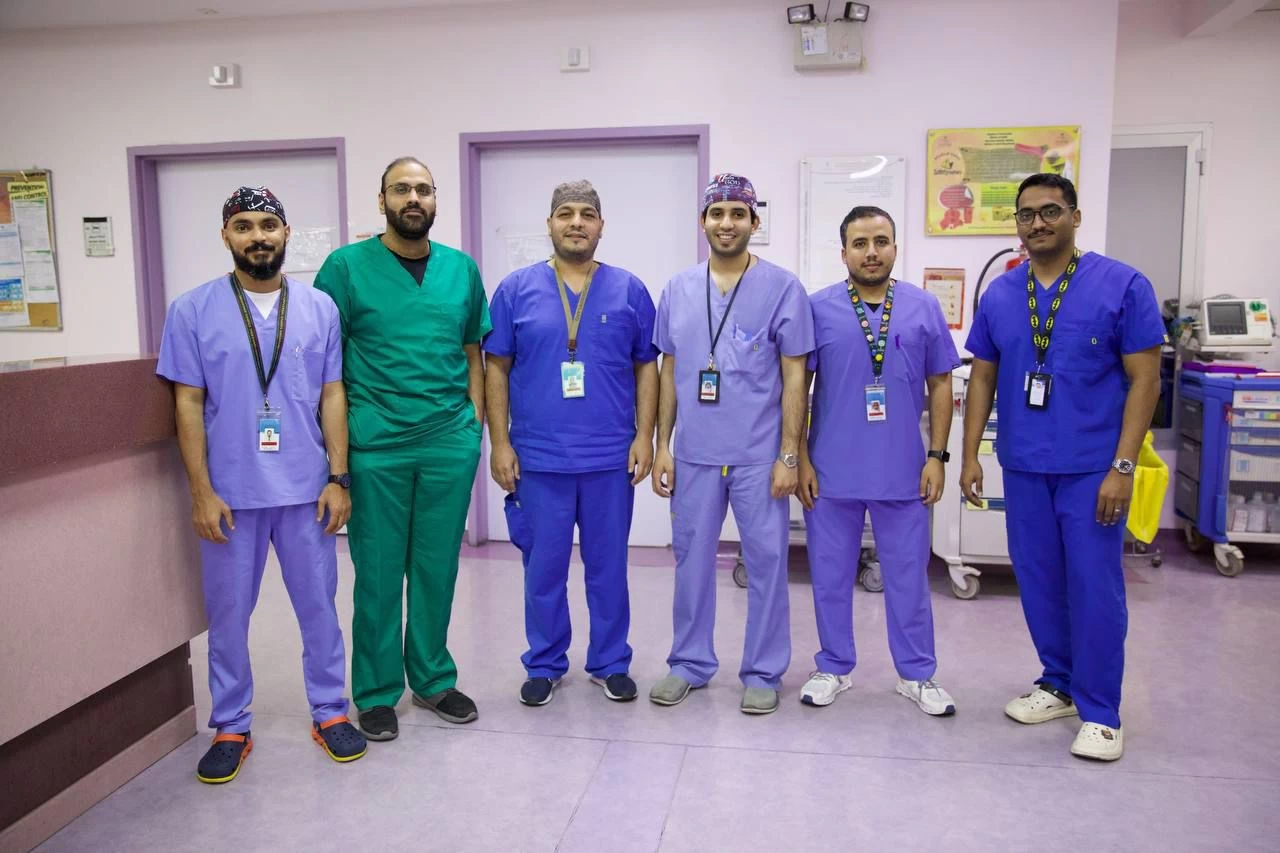 جراحة عاجلة تنقذ حياة حاج جزائري من التفاف القولون السيني بتجمع مكة الصحي