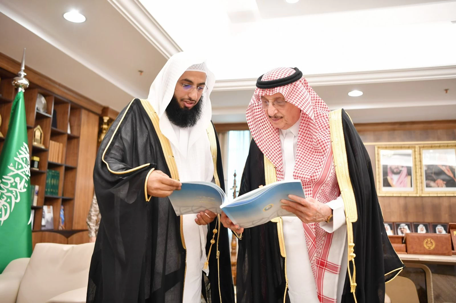 أمير جازان يتسلّم التقرير السنوي لفرع الرئاسة العامة لهيئة الأمر بالمعروف والنهي عن المنكر بالمنطقة