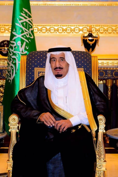 في لفتة كريمة من القائد: تكريم نبيل لـ60 مواطناً و50 مقيماً بميدالية الاستحقاق من الدرجة الثالثة