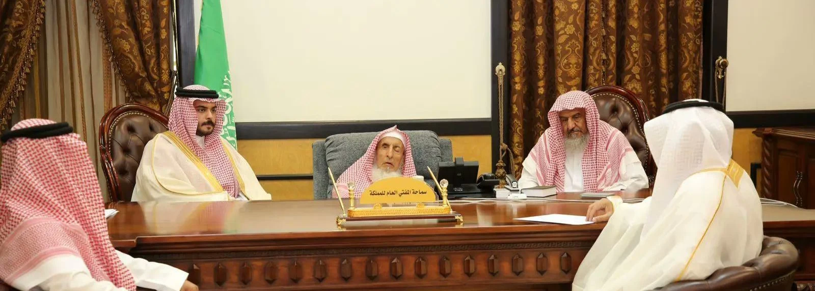 مفتي عام المملكة يستقبل رئيس مجلس إدارة جمعية إحسان لرعاية الأيتام