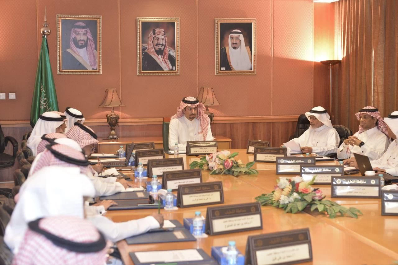 الخريف يرأس اجتماع المجلس المحلي.. تطوير المناطق الزراعية والحركة التنموية.. على طاولة النقاش