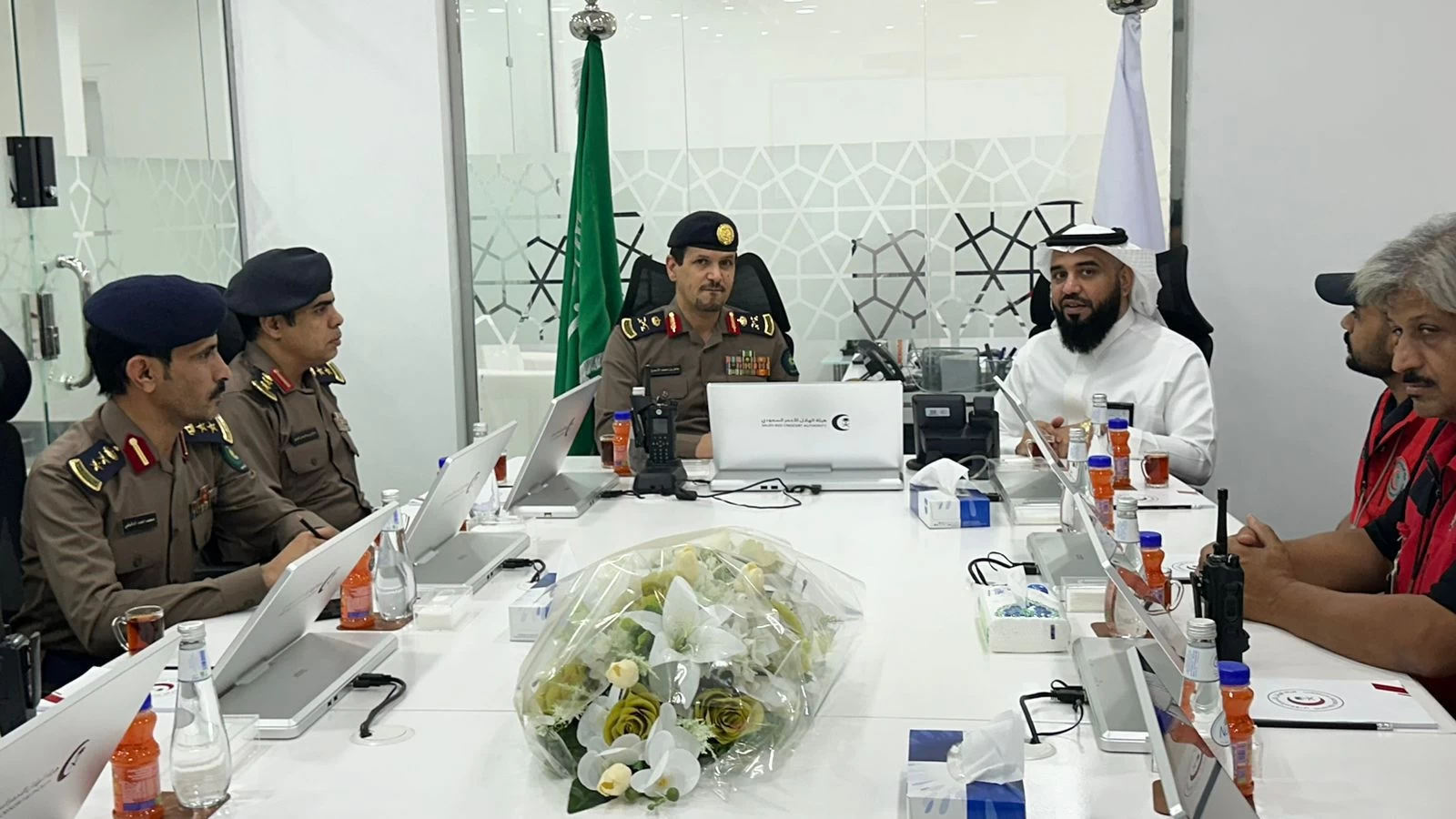 مدير فرع هيئة الهلال الأحمر بتبوك يلتقي مدير الدفاع المدني بالمنطقة