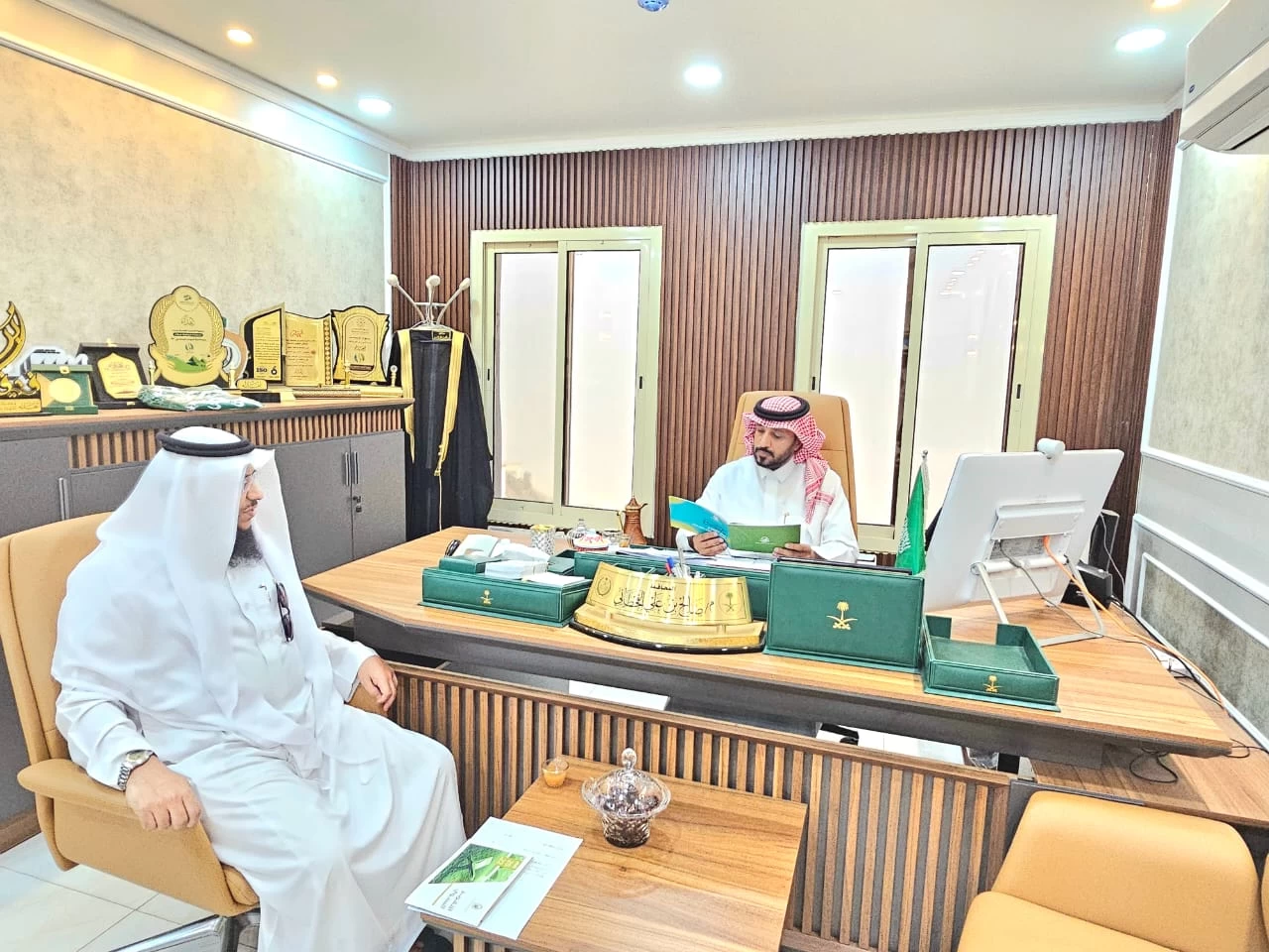 "القحطاني" يستقبل نائب رئيس جمعية تحفيظ القرآن الكريم بفيفاء 