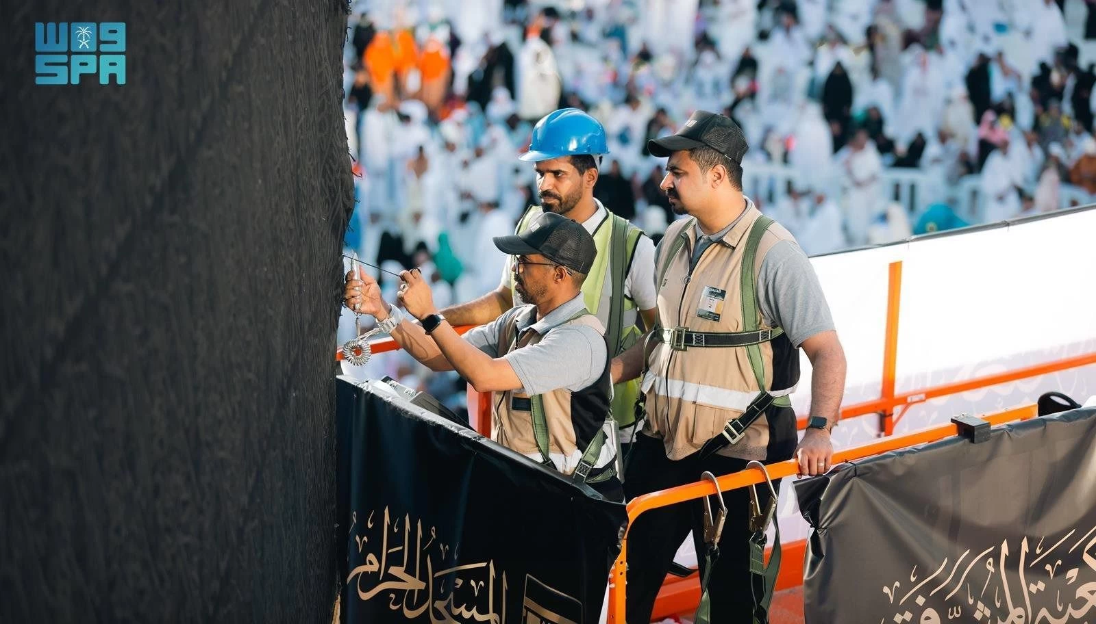 بدء أعمال مراسم تغيير كسوة الكعبة 