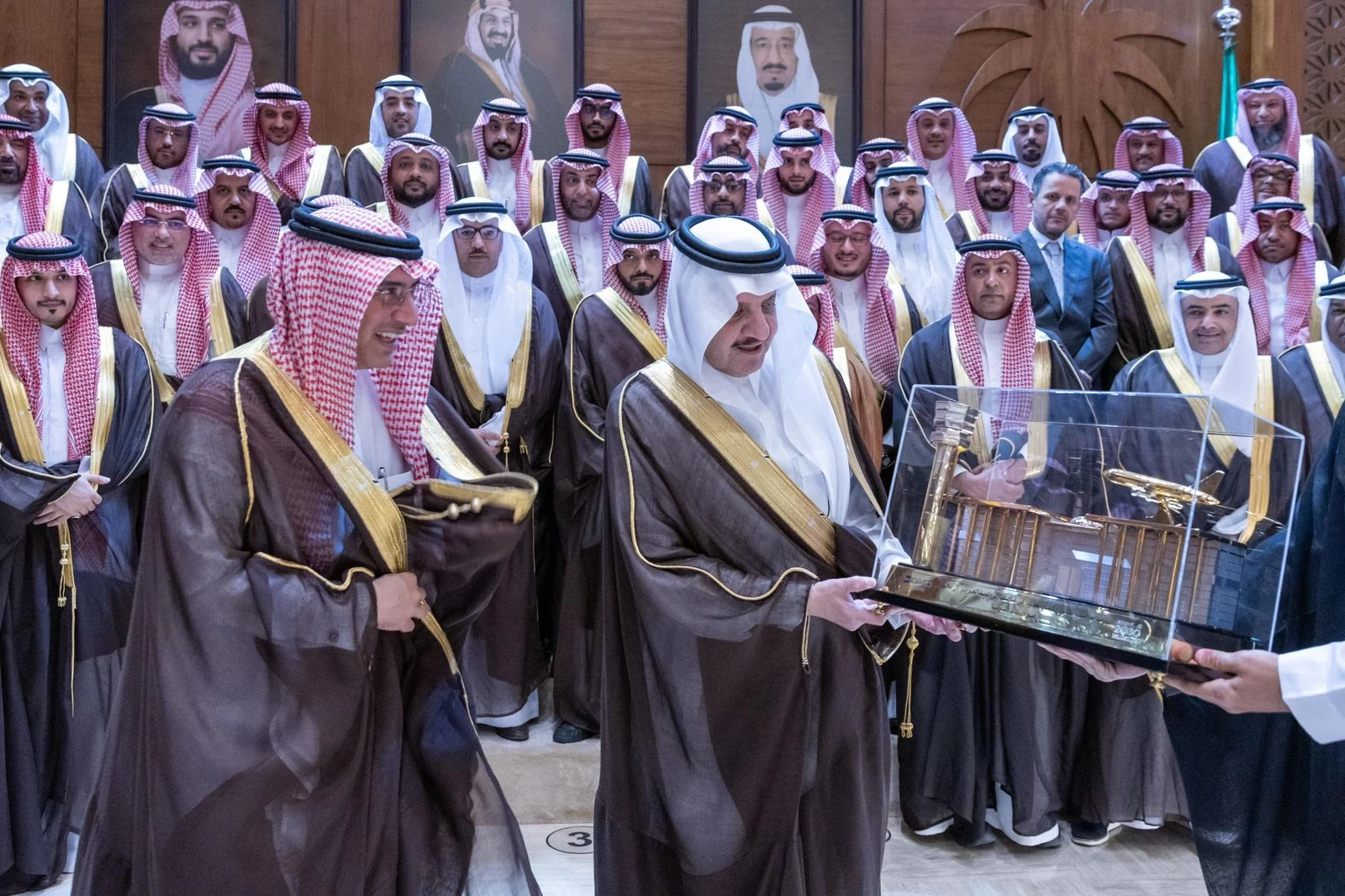 أمير الشرقية في "الاثنينية ": لابد أن يكون المواطن على دراية بما يحدث من أنشطة وتطورات بالمنطقة