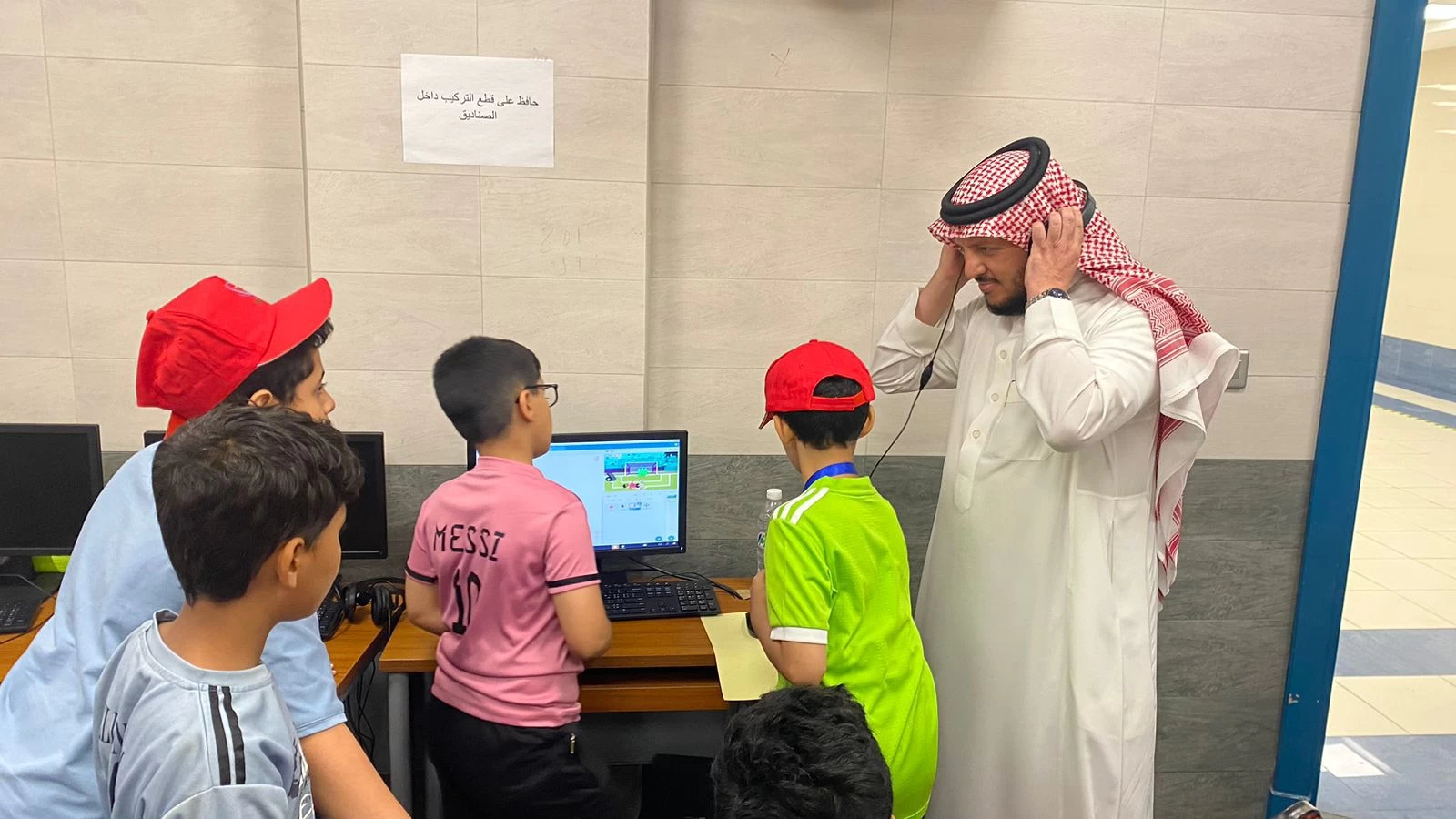 النفيعي يقف على برنامج موهبة بتعليم الطائف