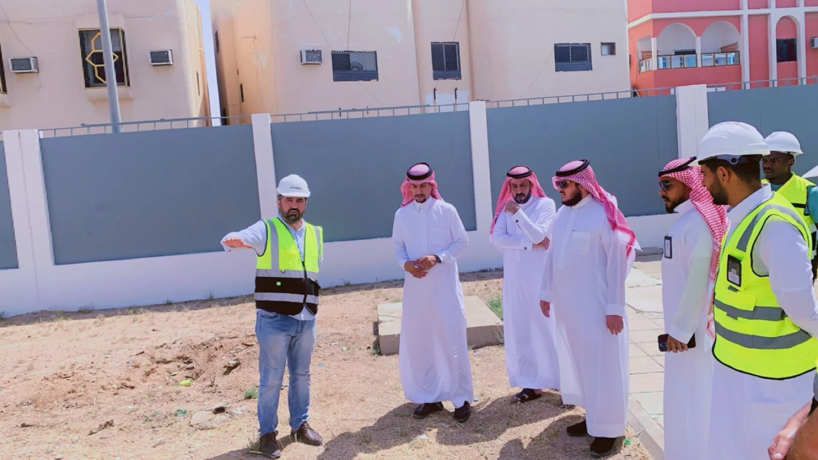 النفيعي يقف على أعمال تأهيل المباني التعليمية في الطائف ويوجه بسرعة الإنجاز 