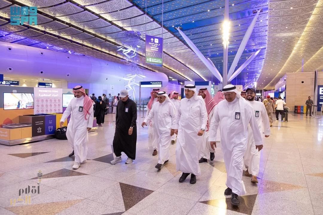 وزير النقل والخدمات اللوجستية يقف على جاهزية مطار الملك عبدالعزيز الدولي لمرحلة مغادرة ضيوف الرحمن