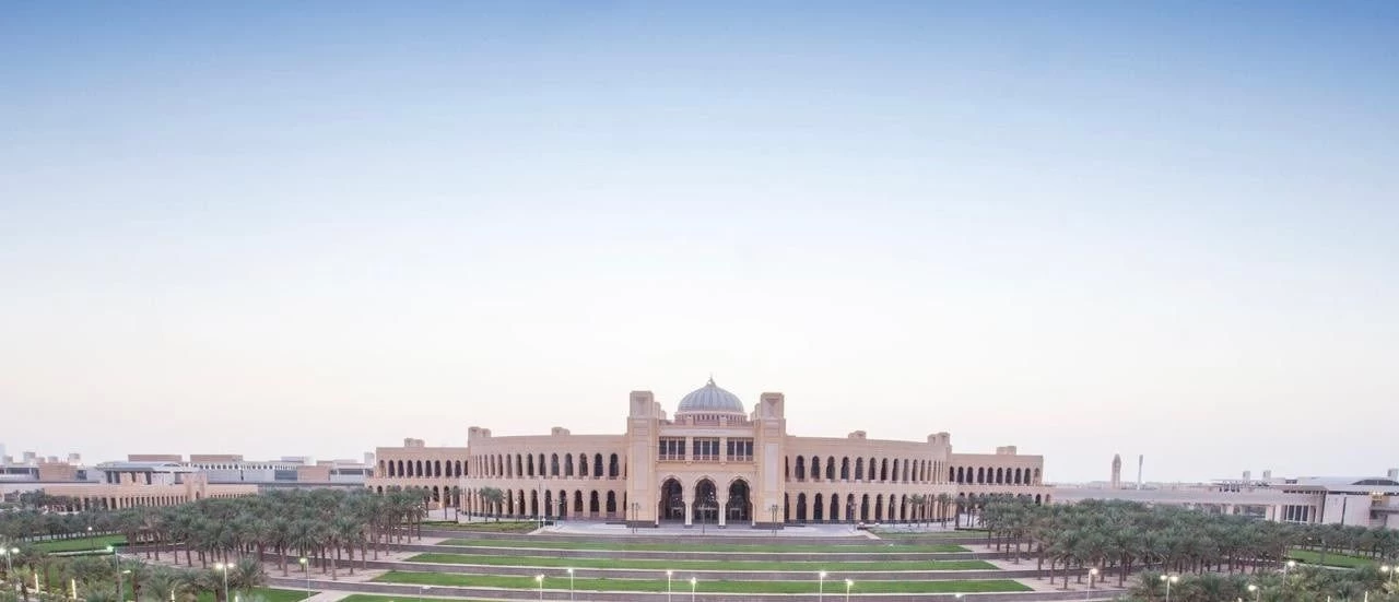 تمديد التقديم على منح التميز لطالبات الدراسات العليا في جامعة الأميرة نورة
