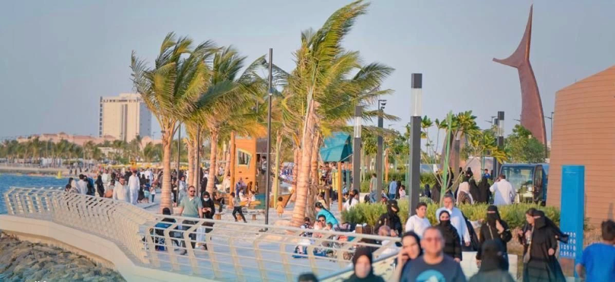 وجهة متميّزة لا تقاوم .. ضفاف شاطئ أبحر الجنوبيّة بجدة تَجذِب الأهالي والزوار 