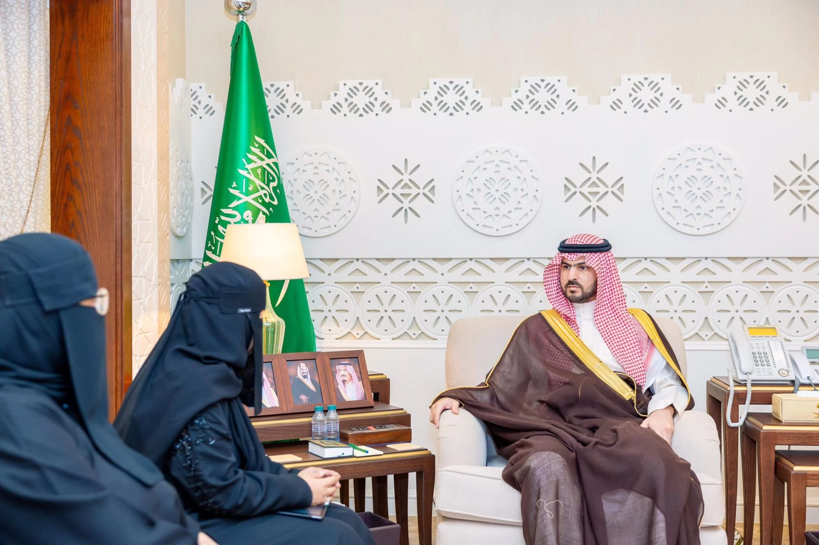 نائب أمير الشرقية يستقبل أعضاء مجلس إدارة جمعية “حوكمة الذكاء الاصطناعي”
