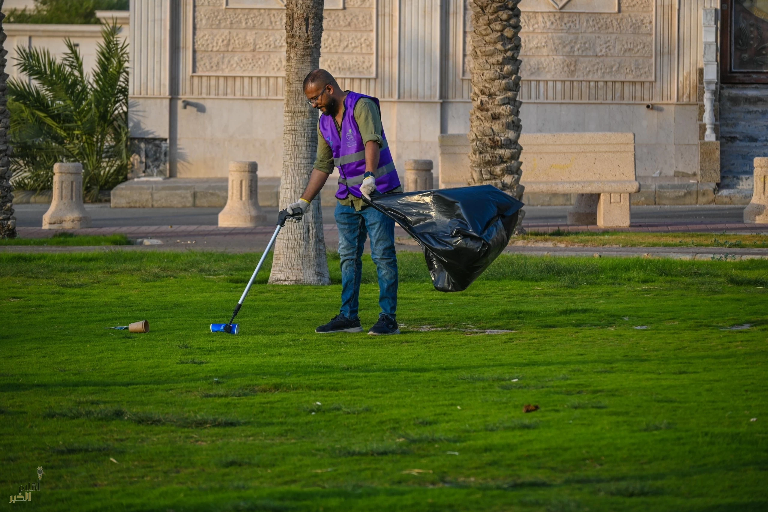أمانة الشرقية تنفذ مبادرة نظافة الظهران مسؤوليتنا جميعًا بمشاركة 355 متطوع ومتطوعة