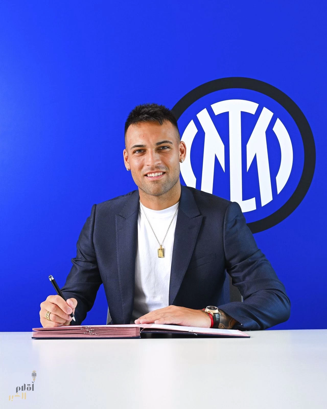 الأنتر يتمسك بالقائد 