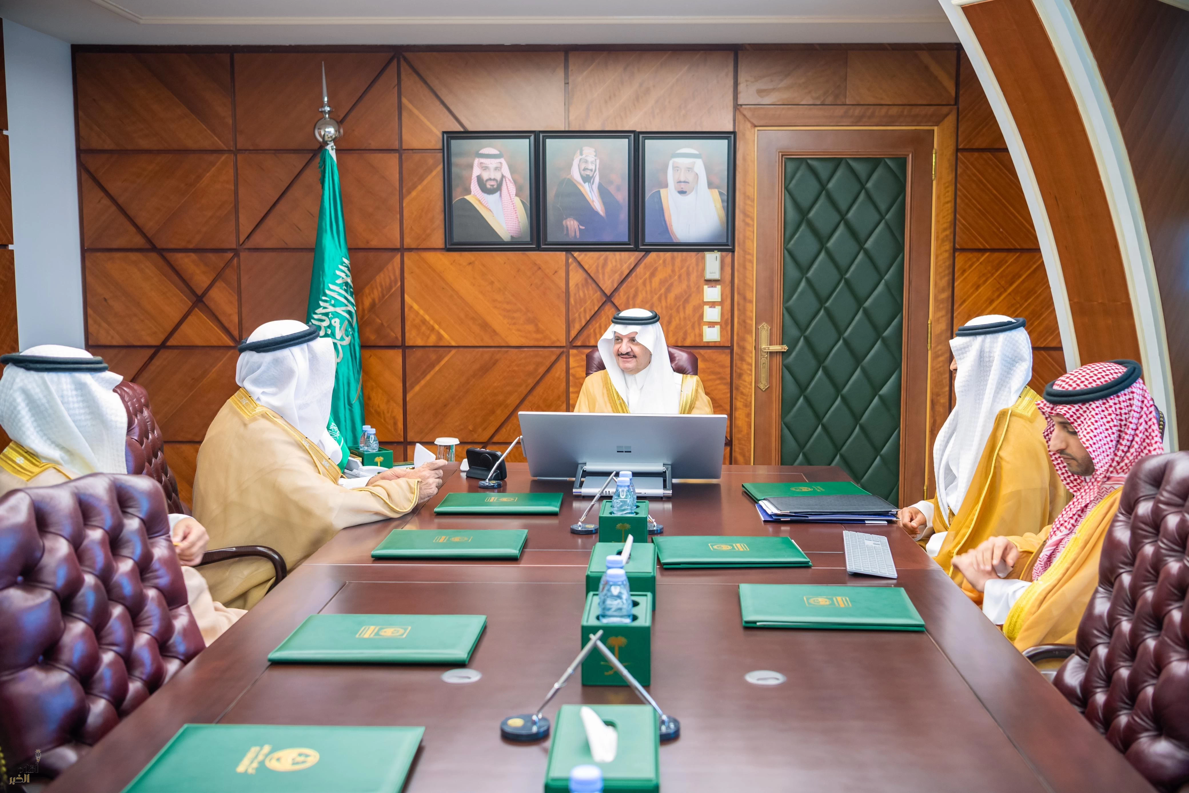 أمير الشرقية يطلع على مشاريع أمانة المنطقة