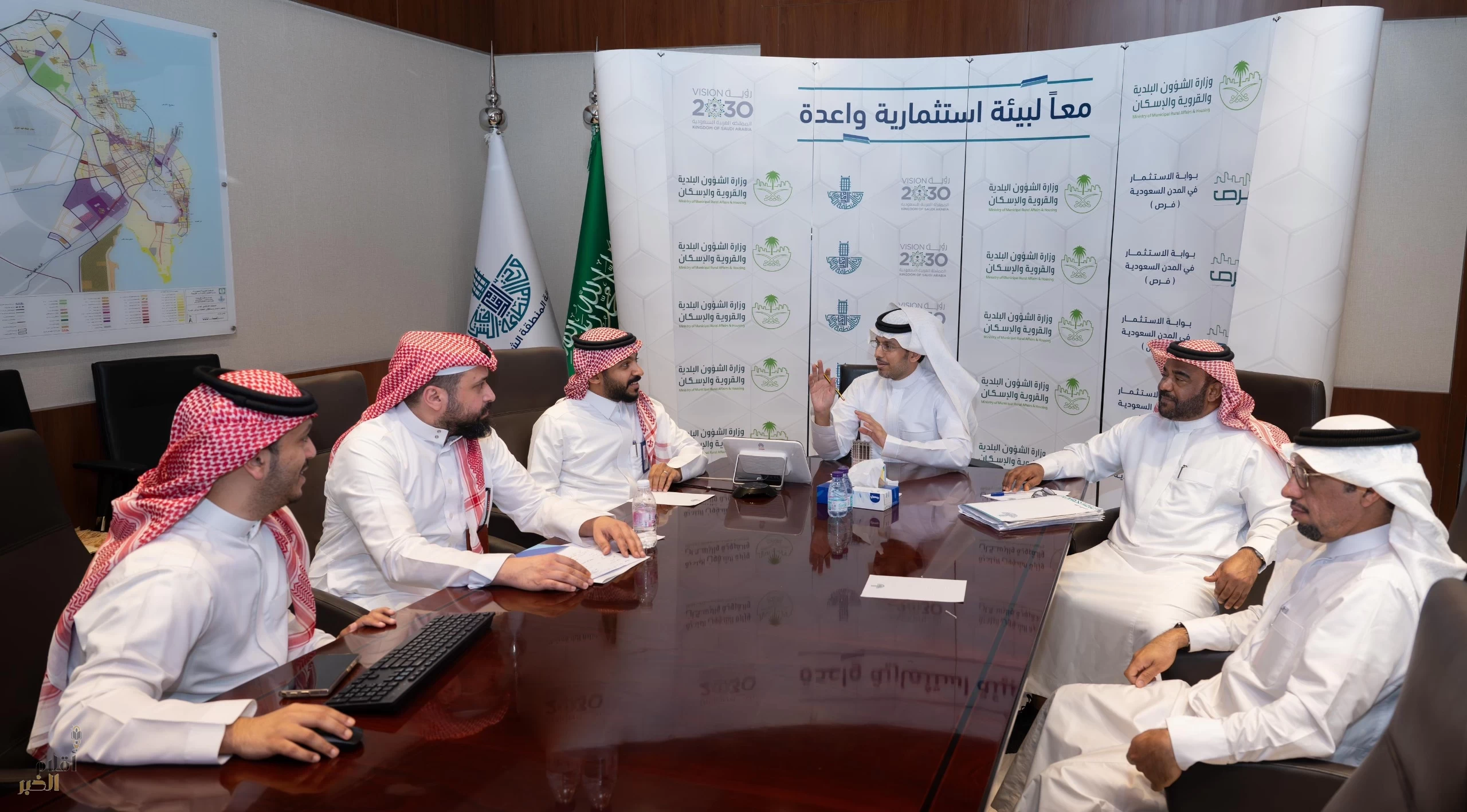 فريق من الهيئة الملكية للجبيل وينبع يطلعون على تجربة استثمارات أمانة الشرقية المميزة