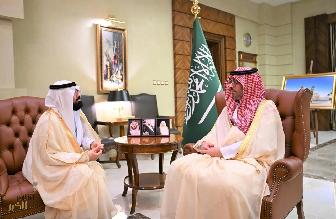 الأمير سعود بن جلوي يسْتقْبل مُحَافظَ الهيئة العامة لعقارات الدولة