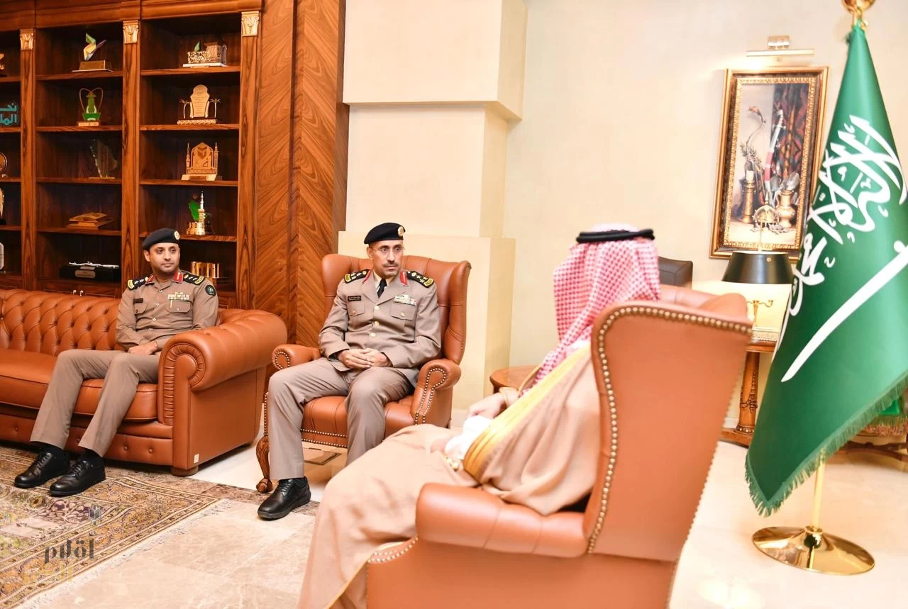 الأمير سعود بن جلوي يُطْلِع على خطة الدفاع المدني بجدة لموسم الأمطار