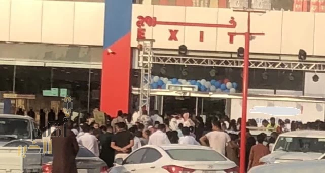 حفل افتتاح المحلات التجارية .. والفوضى العارمة 