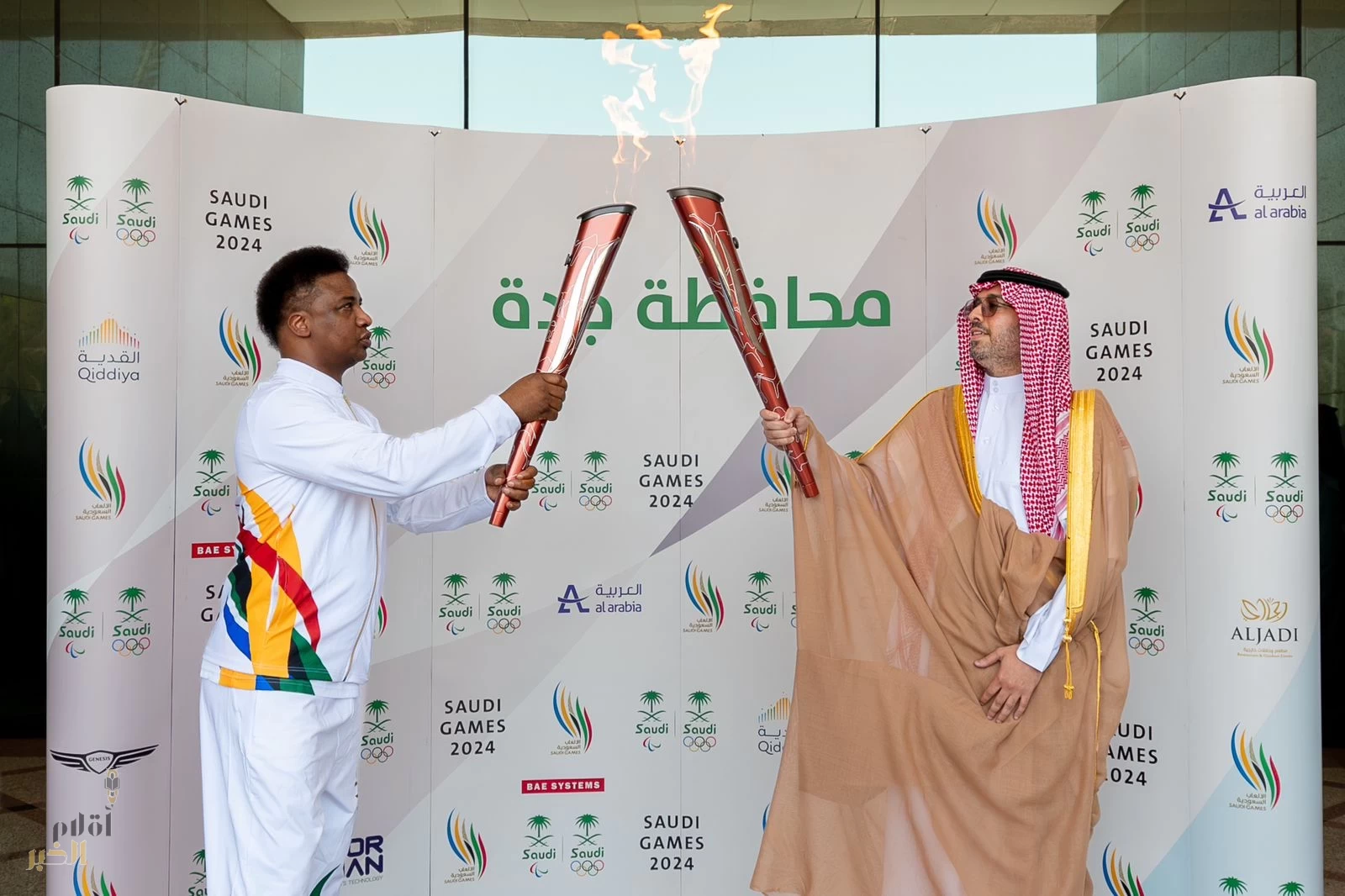 مُحَافظَ جدة يتسلَّم شُعلة دورة الألعاب السعوديّة 2024