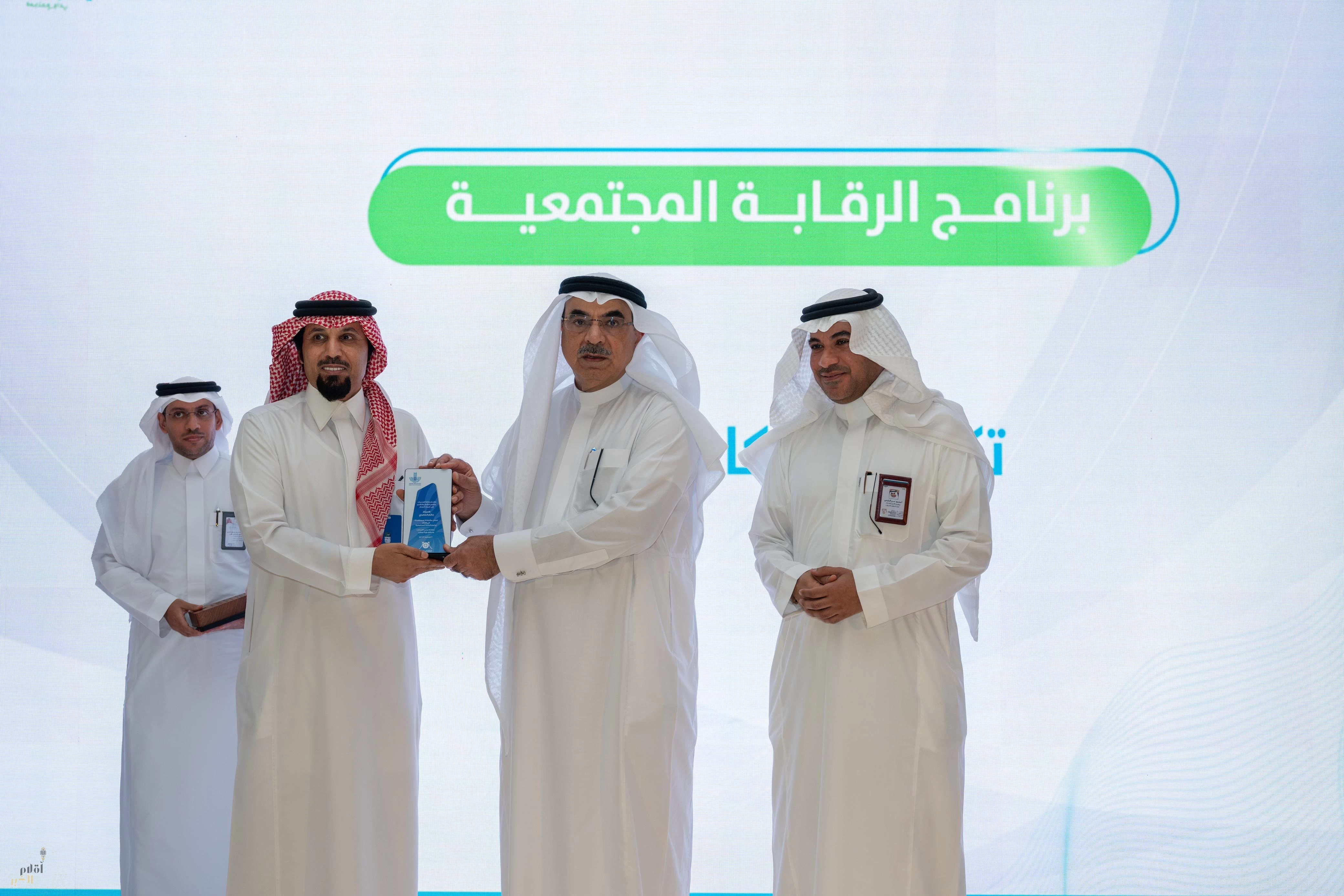 أمين الشرقية يسلم 70 مراقب مجتمعي ميثاق الرقابة المجتمعية بحاضرة الدمام
