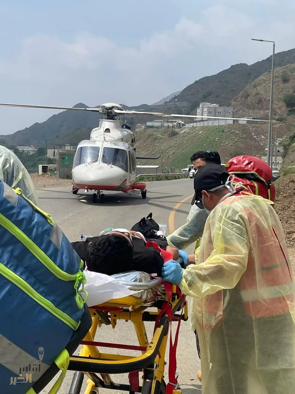 "الإسعاف الجوي" يباشر حالة مرضية على ارتفاع 3,000 قدم في الجبل الأسود بمنطقة جازان