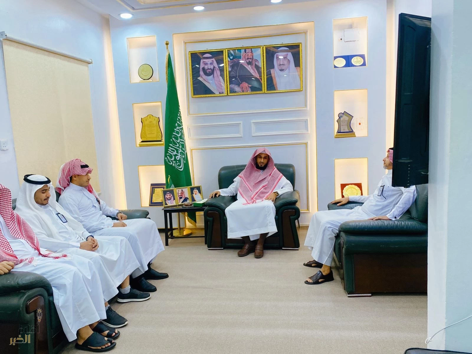 مدير الشؤون الإسلامية يتفقد إدارة مساجد صامطة ويلتقي بالمراقبين والمراقبات