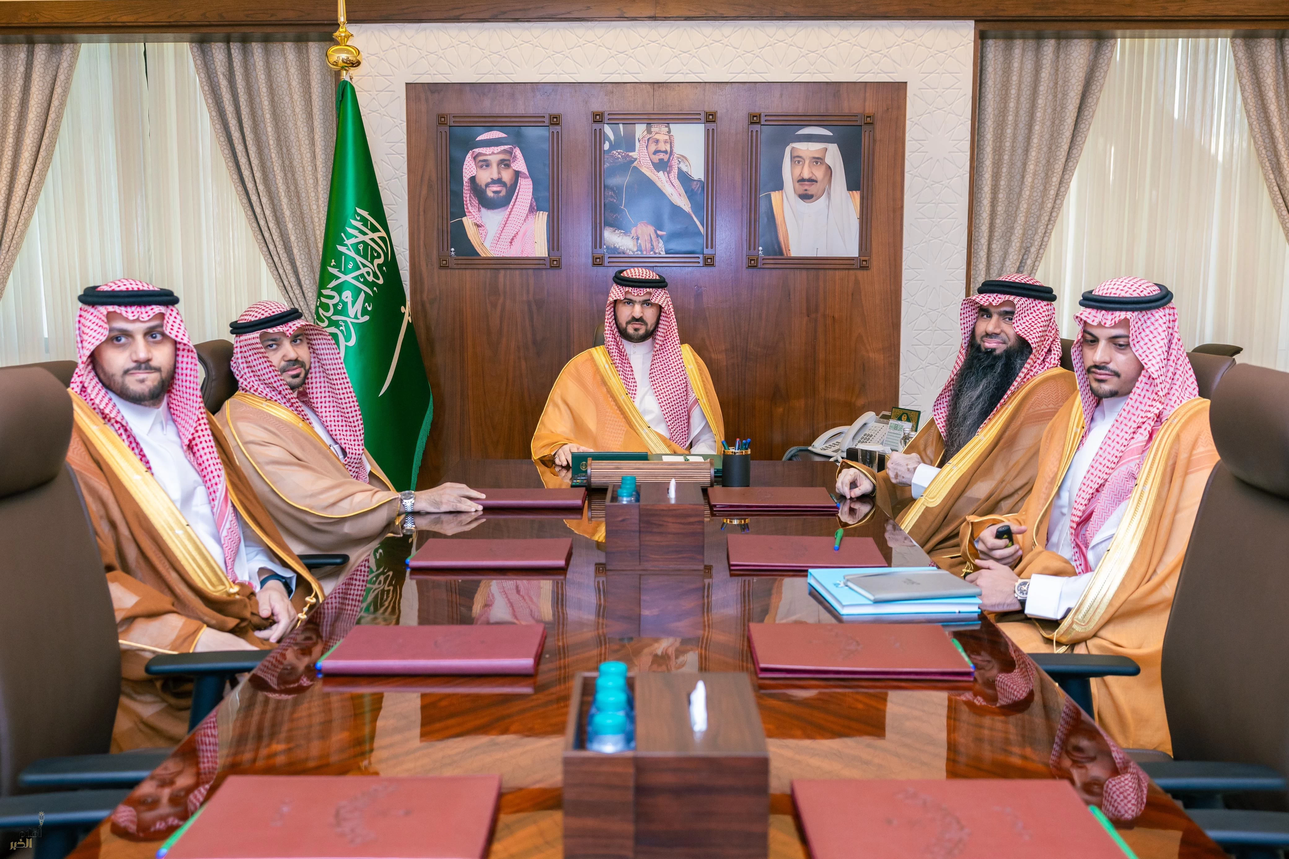 نائب أمير الشرقية يطلع على خدمات البريد السعودي " سبل " 