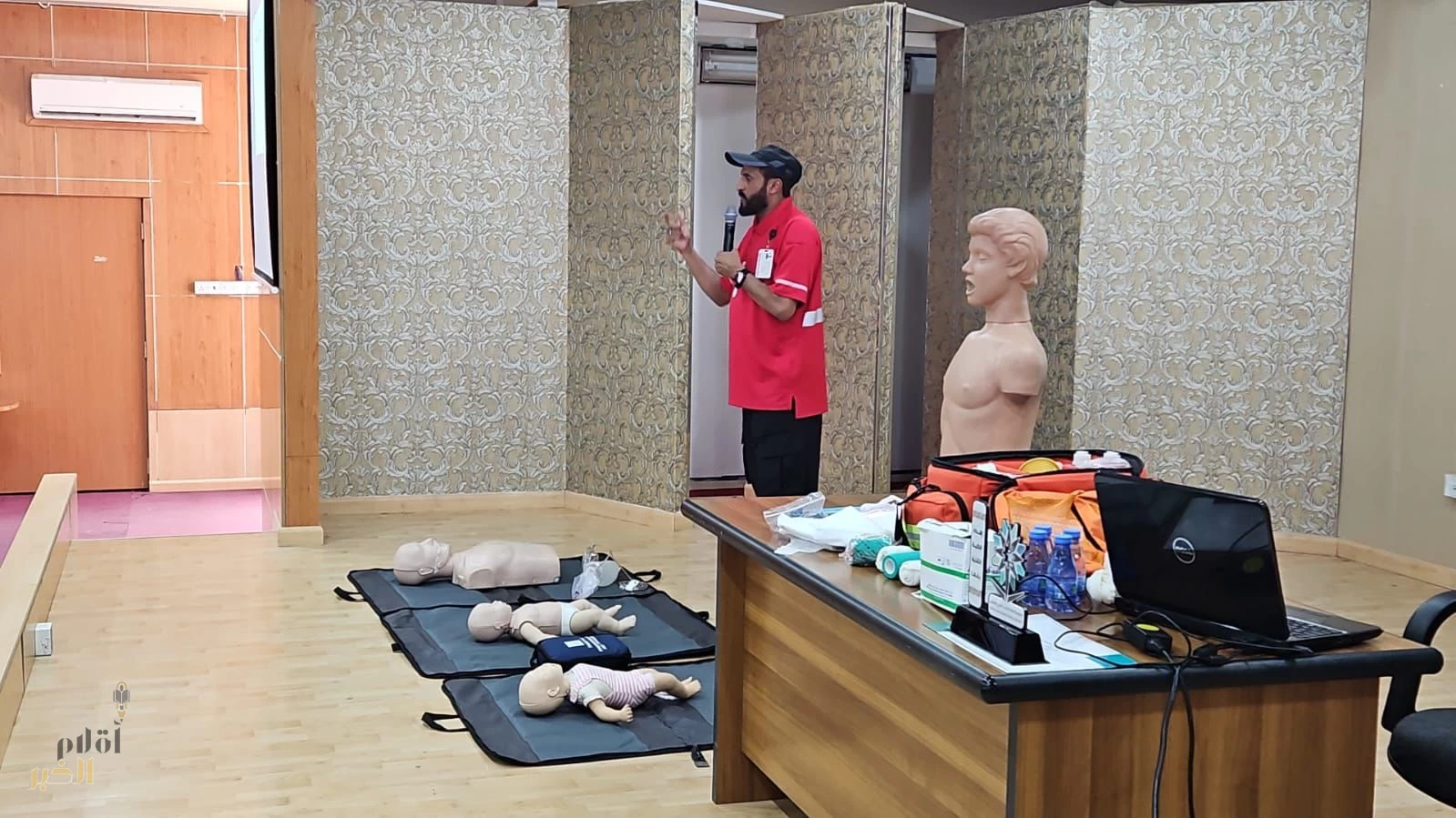 تقنيه أبها تقيم دورة الإسعافات الأولية بتعاون مع هيئة الهلال الأحمر بعسير  