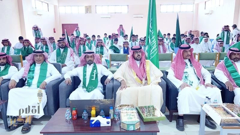متوسطة الرفيعة بالجوف تقيم حفلاً احتفاءً بيوم الوطن 94