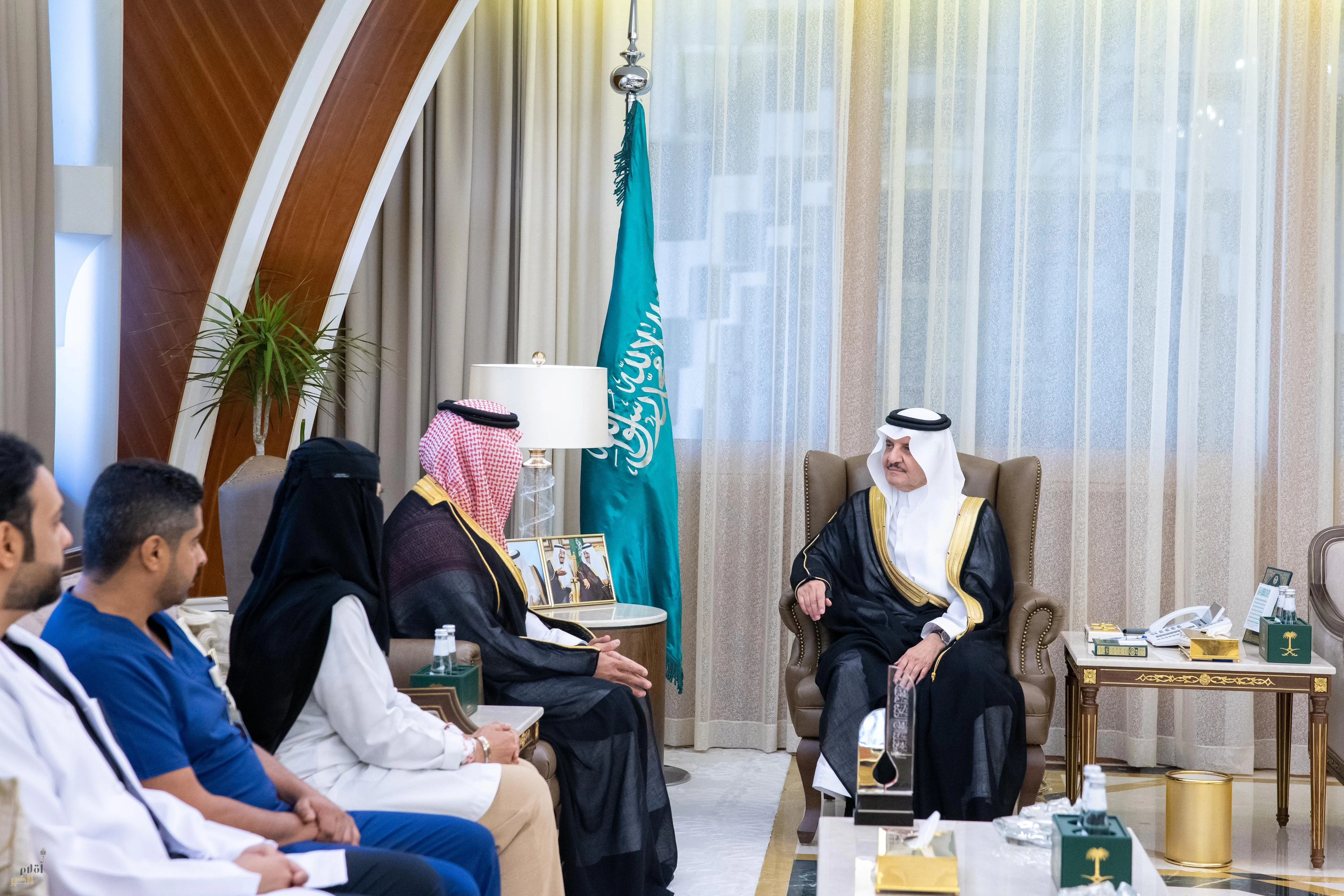 أمير الشرقية يستقبل "صحة الشرقية" بمناسبة حصولهم على عدد من الاعتمادات المحلية والدولية