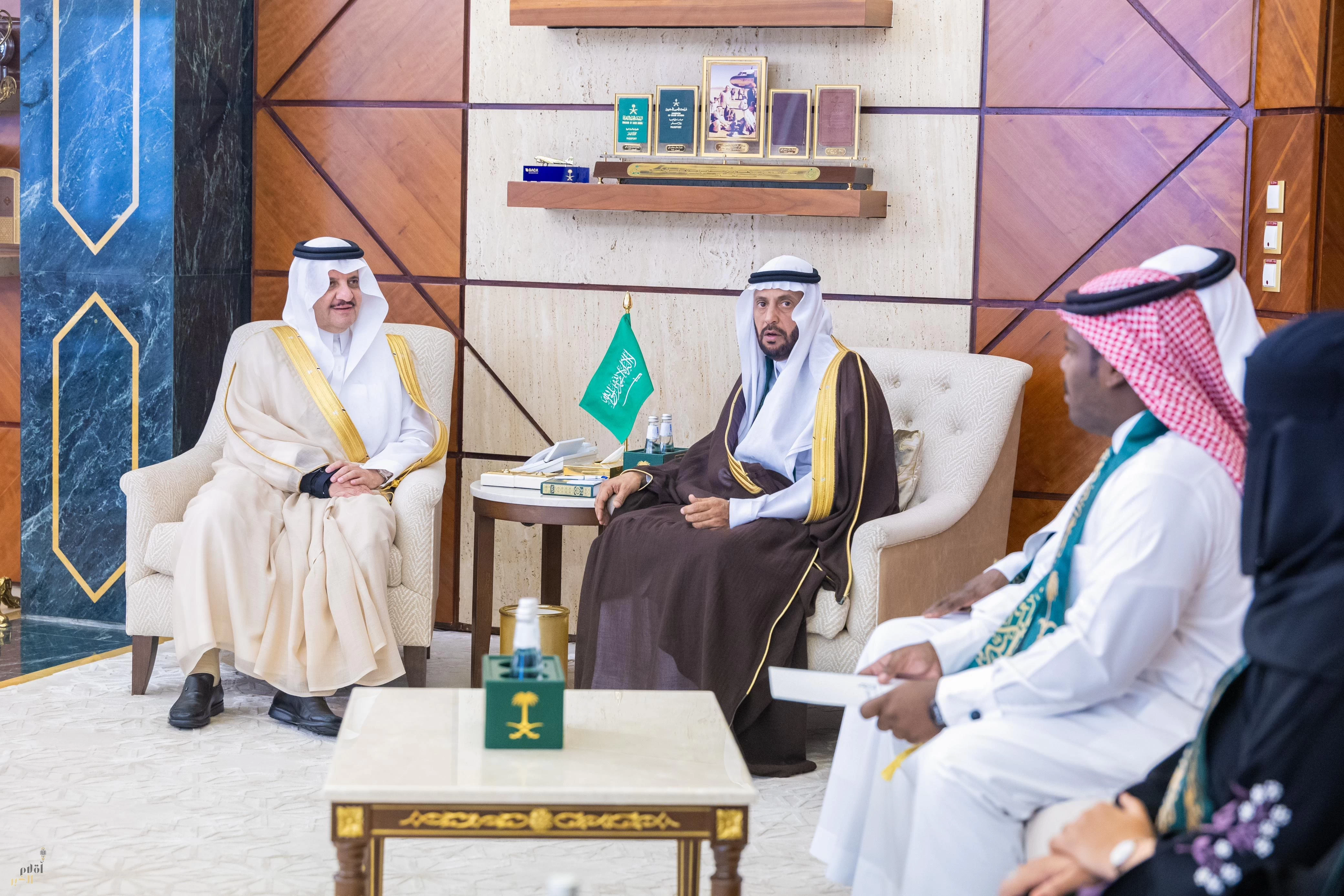 أمير الشرقية يستقبل منسوبي المؤسسة الخيرية لرعاية الايتام "إخاء"